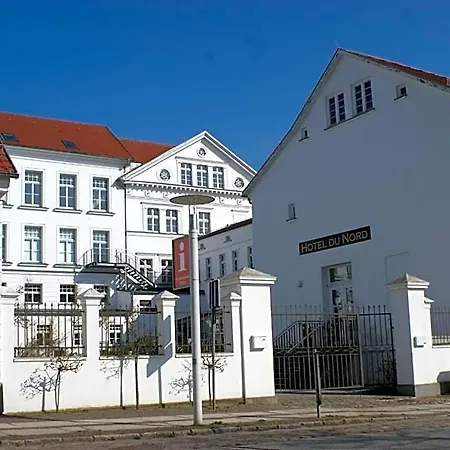Am Theater 3*